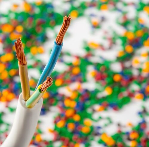 Welche Farbe Hat Das Stromführende Kabel?