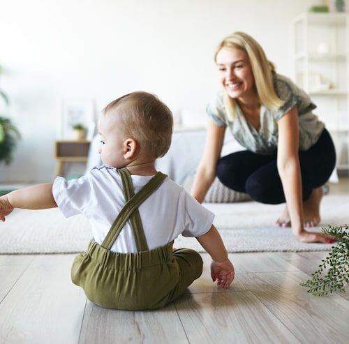 Wann fangen Babys an zu sitzen?